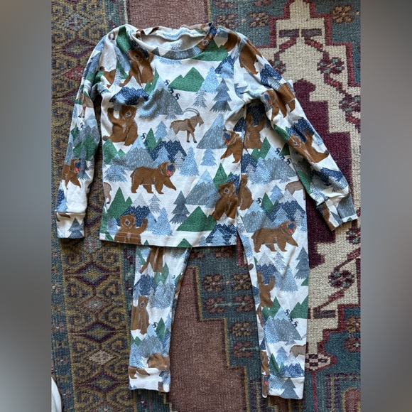 Two sets of matching long sleeve pajama tops and bottoms 4T - Picture 3 of 3